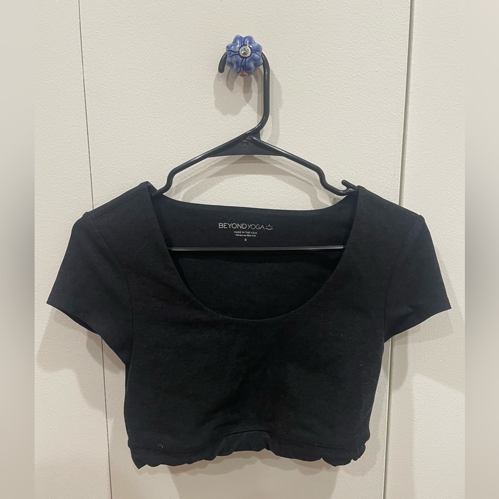 Beyond Yoga cropped fitted tee